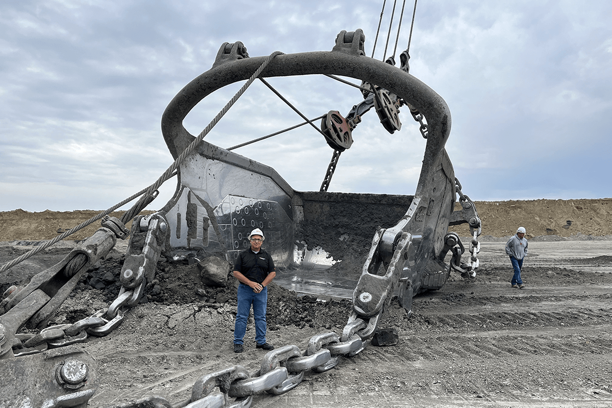 https://standardmachine.ca/wp-content/uploads/2026/06/Electric-Shovel-Bucket-PhotoAFTER-mining-machinery-parts.png